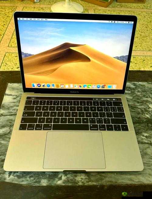 1819 岁 Macbook 高清：带你领略极致科技魅力体验